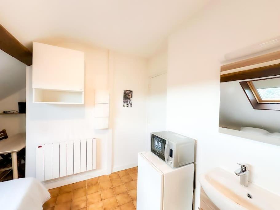 Anh Dao 4 - Studio, Centre Ville, Universite , Disneyland Apartment *